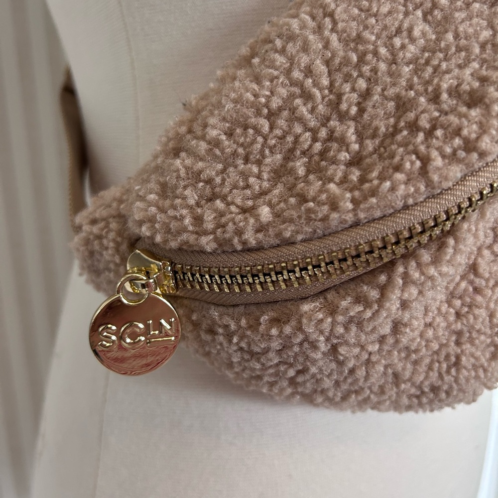 Stoney Clover Lane Cozy Fanny Pack in Tan NWOT - Picture 4 of 10